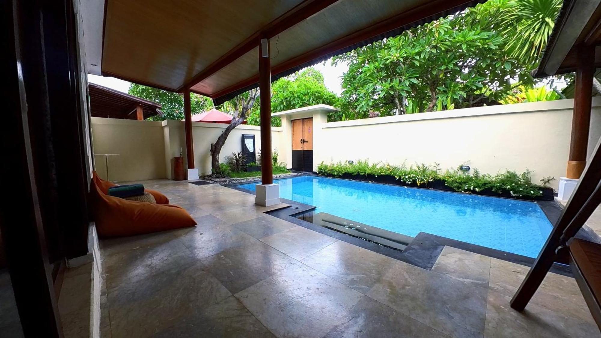 Privat Pool At Kuta Villa *