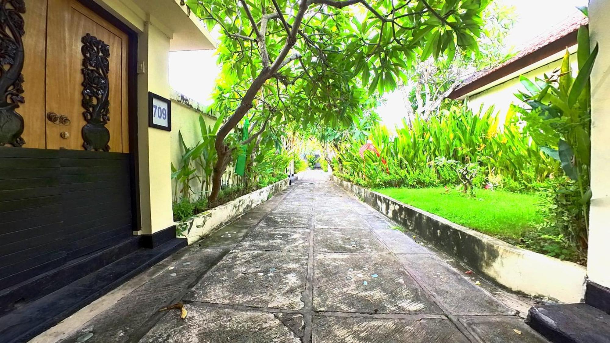 Privat Pool At Kuta Villa